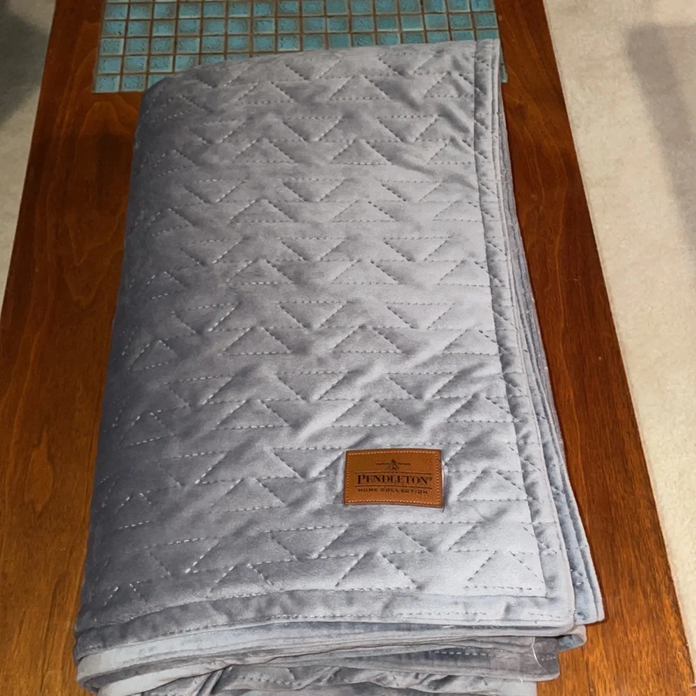 Pendleton heavyweight Gray Quilted Zippered Twin Duvet Cover